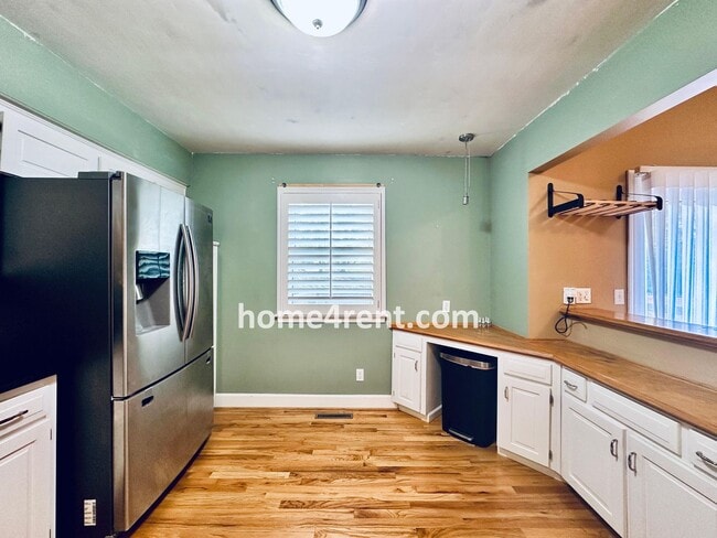 Building Photo - A Lovely, Four Bedroom Lenexa Home w/ Wood...