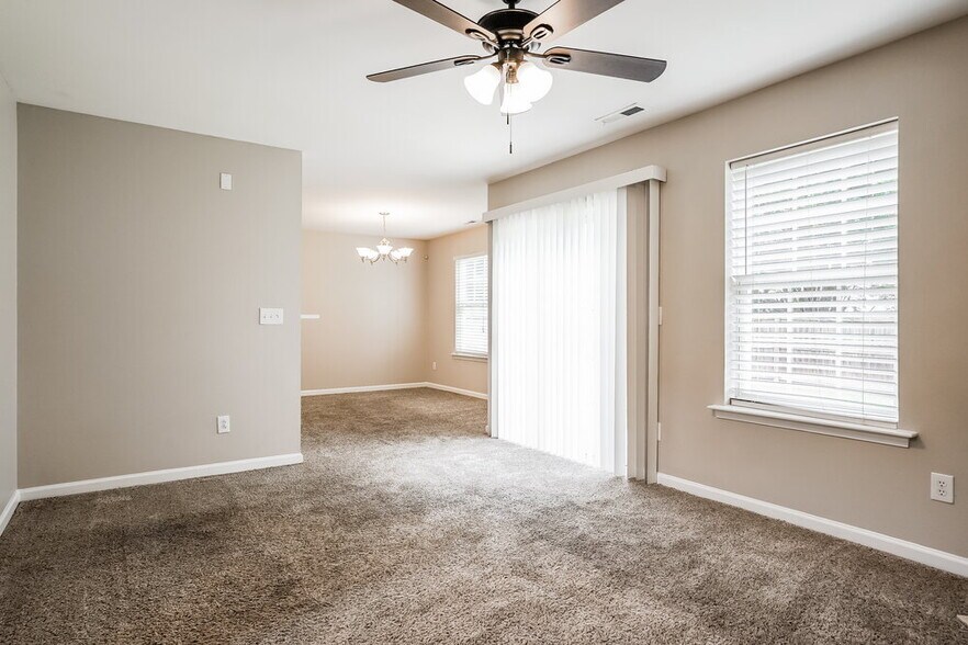 Building Photo - 5405 Kissimmee Ln