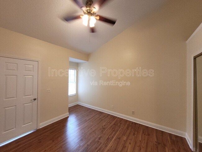 Building Photo - 575 Bloomington Ct