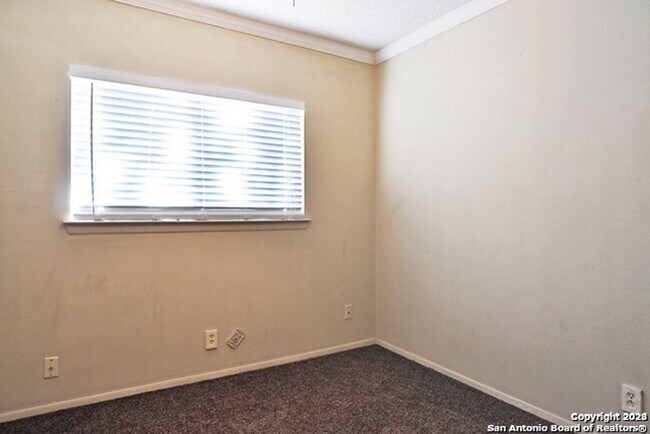 Building Photo - 4 Bed 2 Bath home in Hunters Chase Subdivision