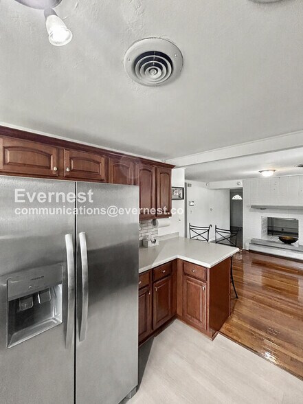 Building Photo - 616 S Jefferson St