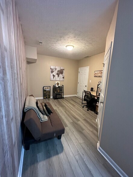 Building Photo - 2554 S Flat Rock Rd