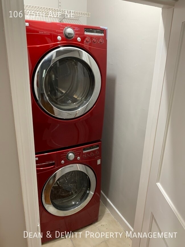 Building Photo - 106 25th Ave NE