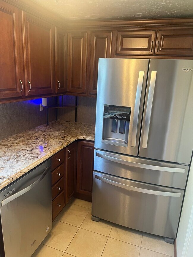 Building Photo - 2561 S Taylor Rd