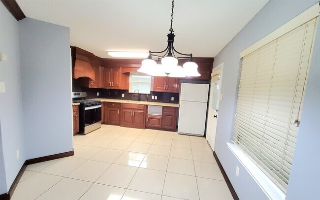 Building Photo - 18123 Flower Grove Ct