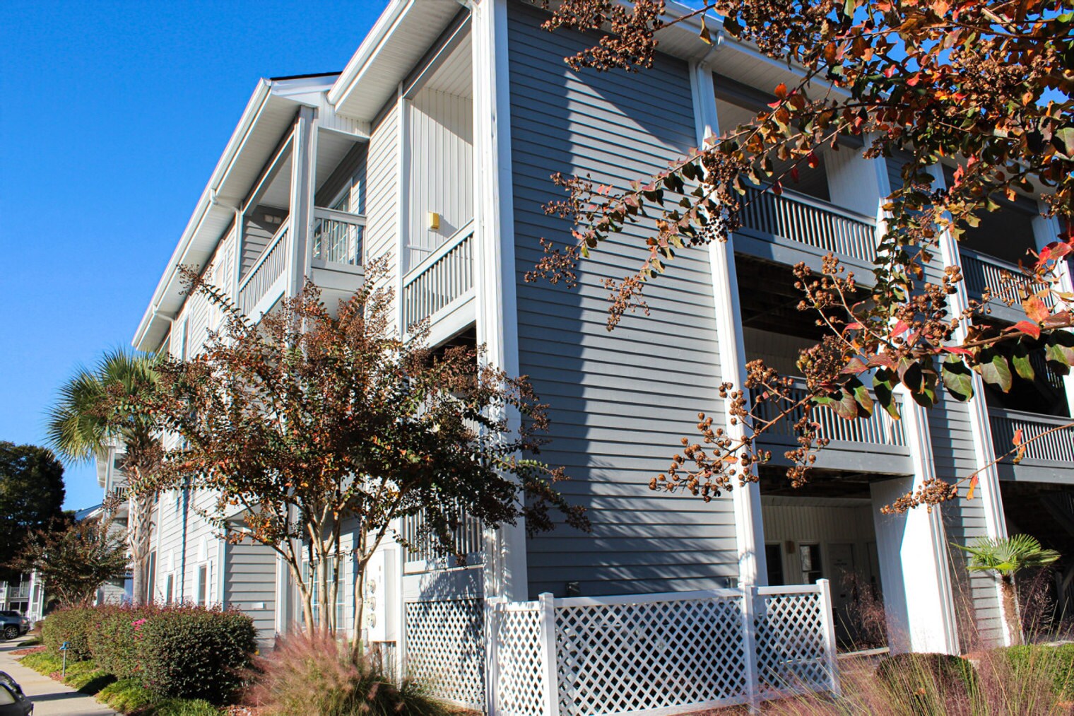Building Photo - 205 Royal Poste Rd