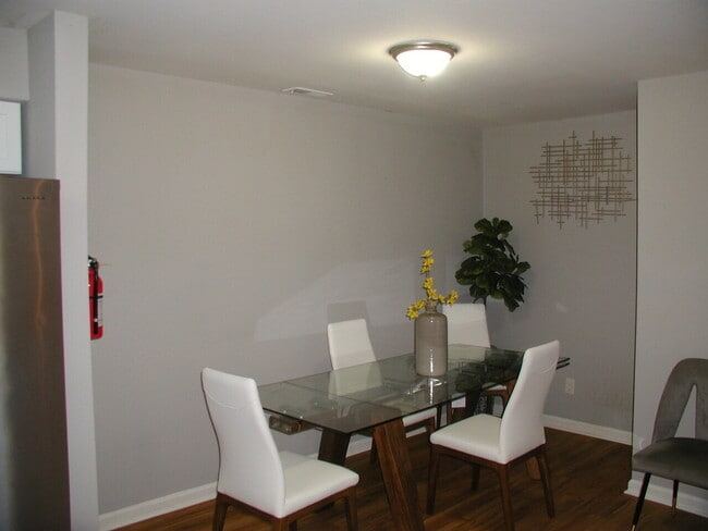 Building Photo - Villages at Berkley - Two bedroom two bath...