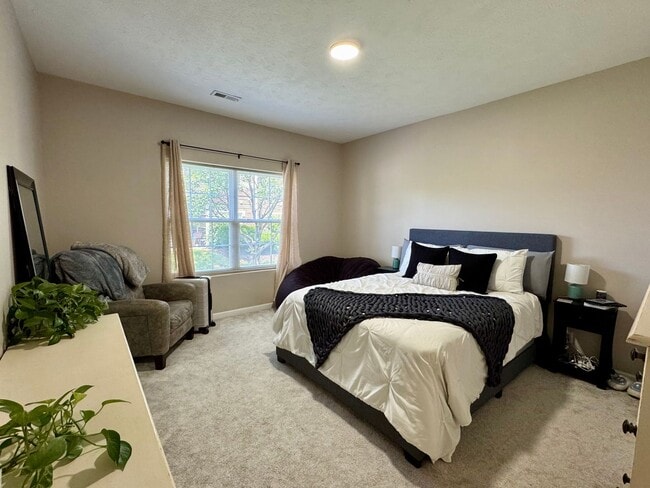 Building Photo - Beautiful Condo!