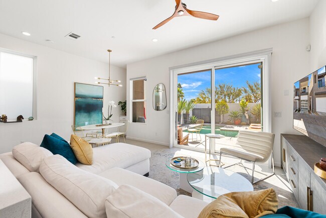 Building Photo - 483 Beacon Way