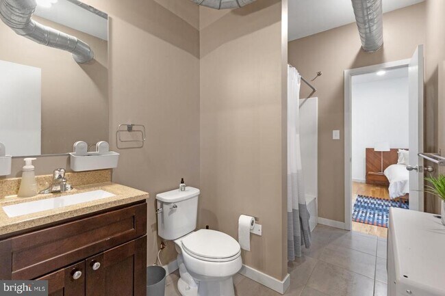 Building Photo - 1737 N Howard St