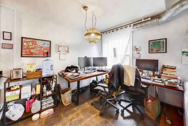 Building Photo - 5400 S Harper Ave