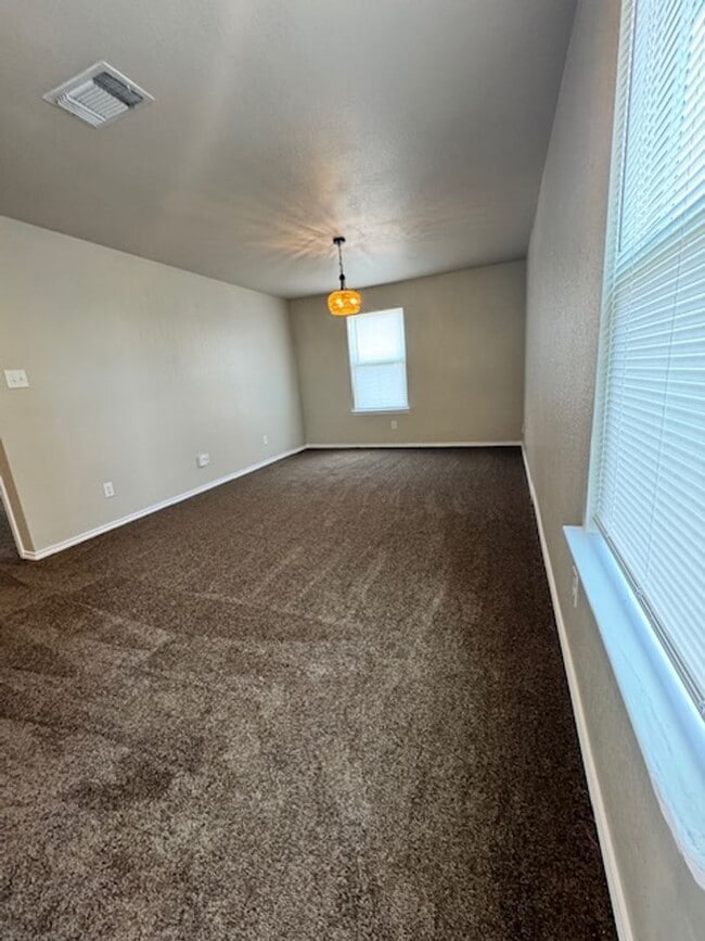 Building Photo - Ready for Move In! Spacious 4 bedroom 3 ba...