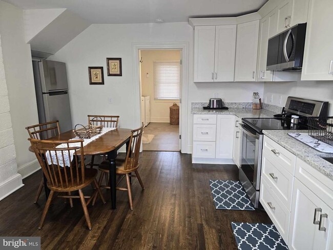 Building Photo - 1358 Graves Mill Rd