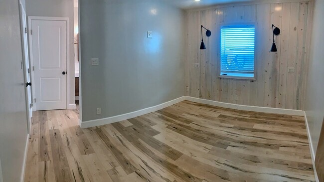 Building Photo - 1516 Oliver Ave