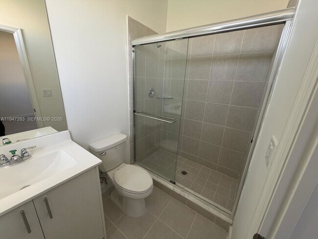 Building Photo - 2732 SE 26th Ave