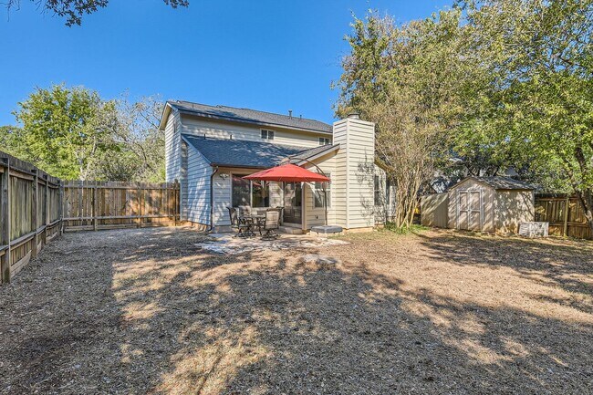 Building Photo - 4910 Pelham Dr