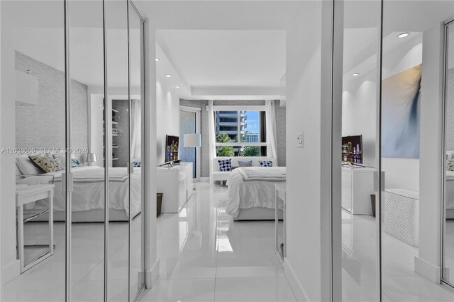 Building Photo - 251 Crandon Blvd