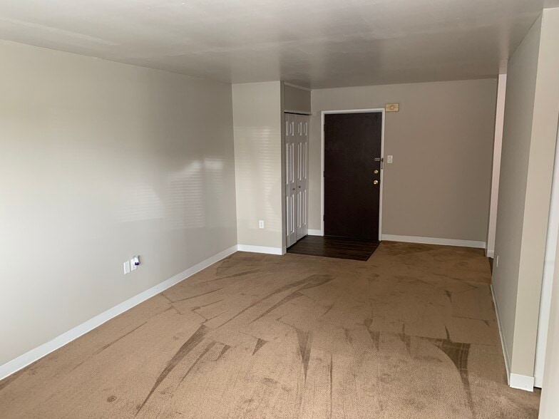 Building Photo - Mark Royal