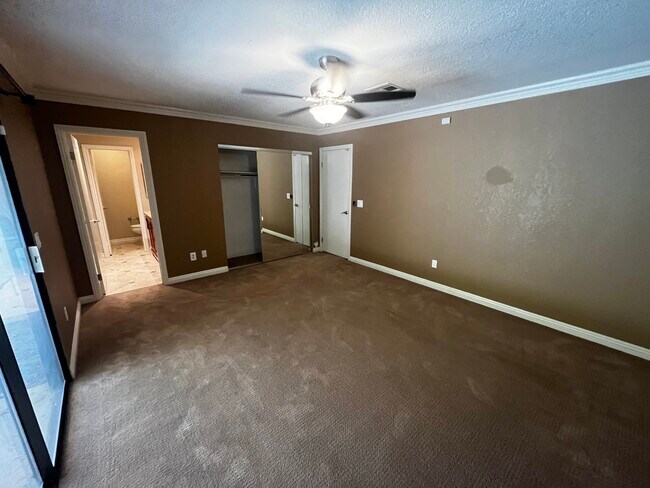Building Photo - 2266 N Los Alamos Rd