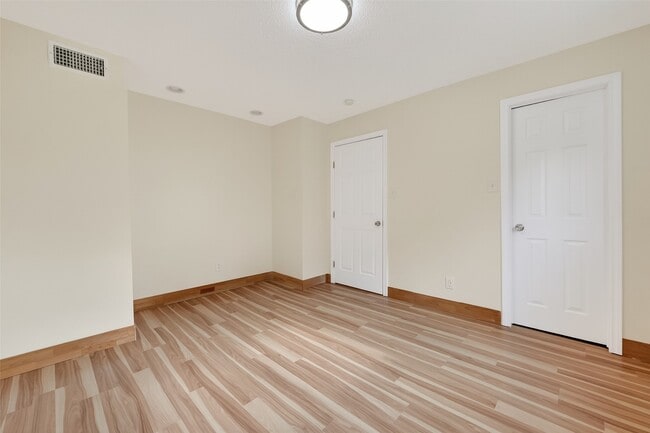 Building Photo - 16117 Singapore Ln