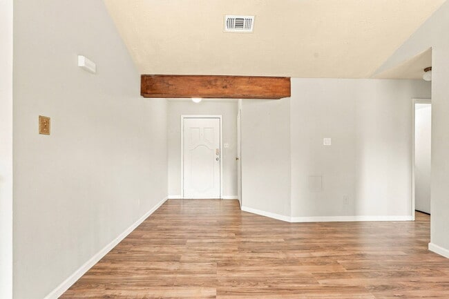 Building Photo - 7623 Kite Hill Dr