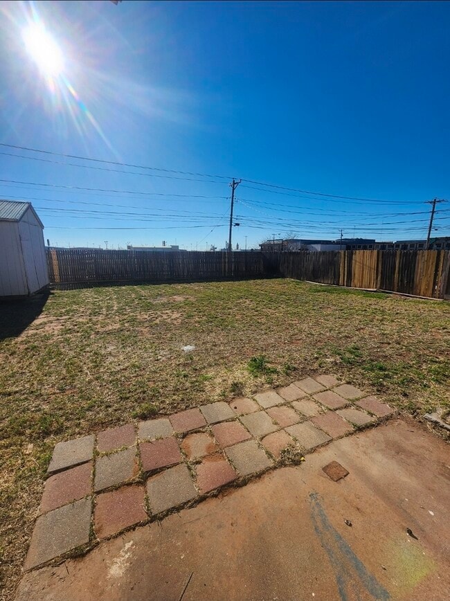 Building Photo - 3 bed 2 bath home