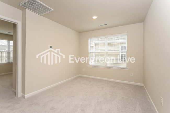 Building Photo - 5567 Hydrangea St