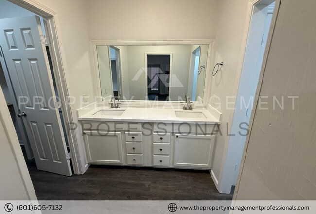 Building Photo - 600 Bay Pointe Ln