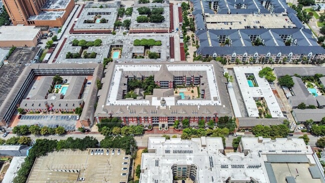 Building Photo - 2400 McCue Rd