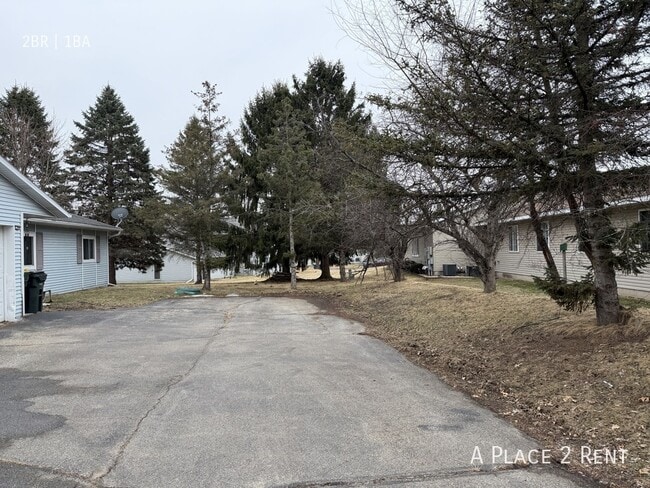 Building Photo - 1733 Hemlock Dr