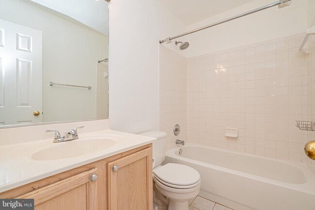 Building Photo - 2507 James Maury Dr