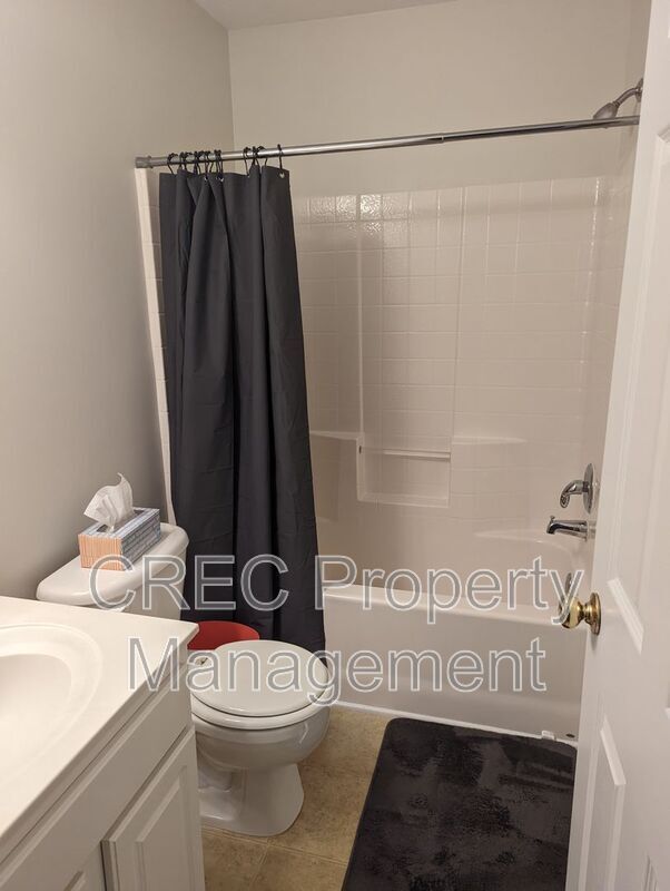 Building Photo - 202 Twin Tree Dr