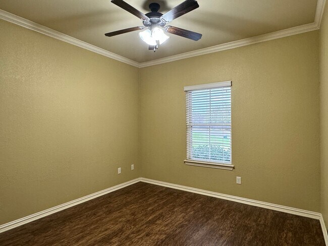 Building Photo - 309 Ash Dr