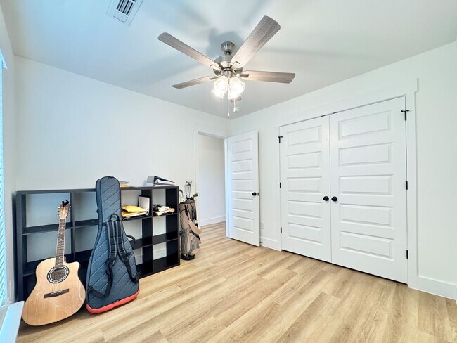 Building Photo - BRAND NEW 4 bedroom 2 bath home in Prairie Grove