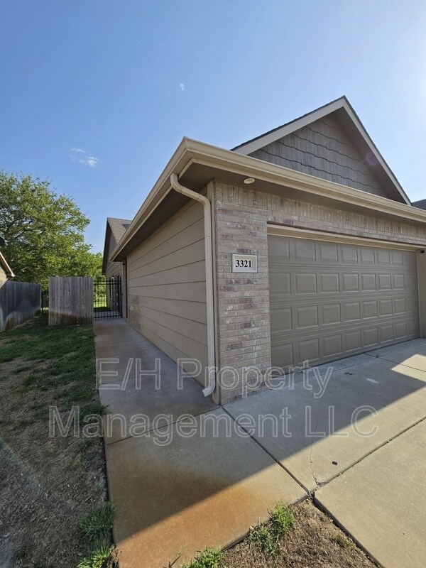 Building Photo - 3321 E Aster St