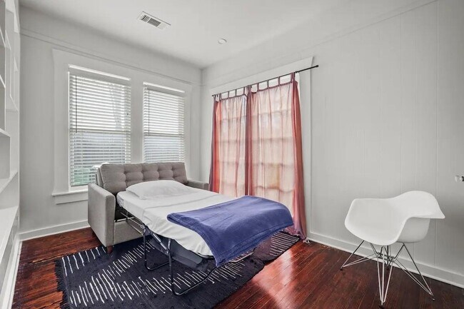 Building Photo - 114 Redan St