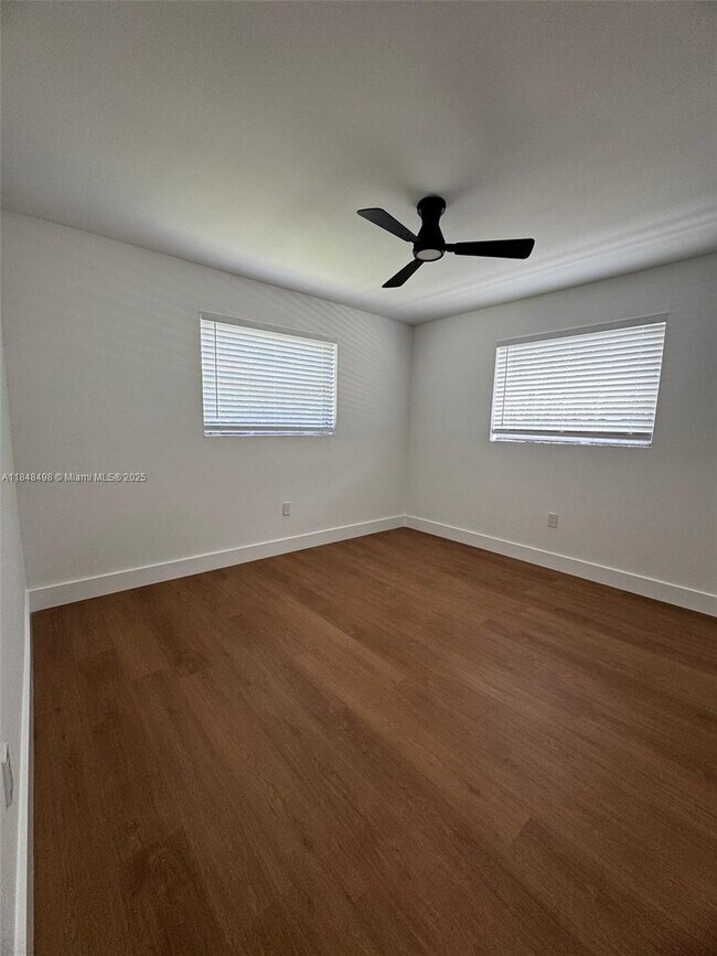 Building Photo - 1460 SW 24th Ct