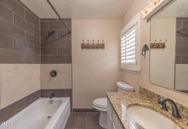 Building Photo - 3021 Fierro Dr