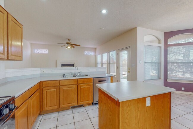 Building Photo - 2 story 4 bedroom