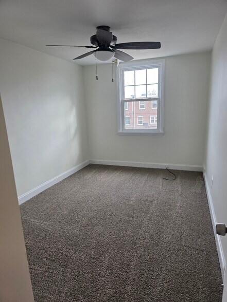 Building Photo - 922 Poplar Ave