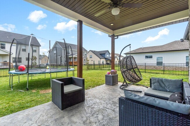 Building Photo - Large 4 bedroom home for rent in Sango!