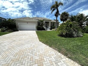 Building Photo - Furnished Six Month Rental - Gorgeous 3/2/2 Pool/Spa Home Tierra Verde