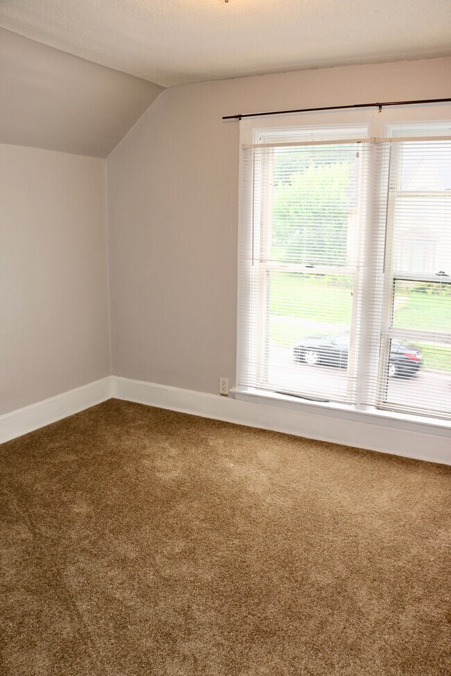 2nd Level Bedroom - 232 Lincoln St