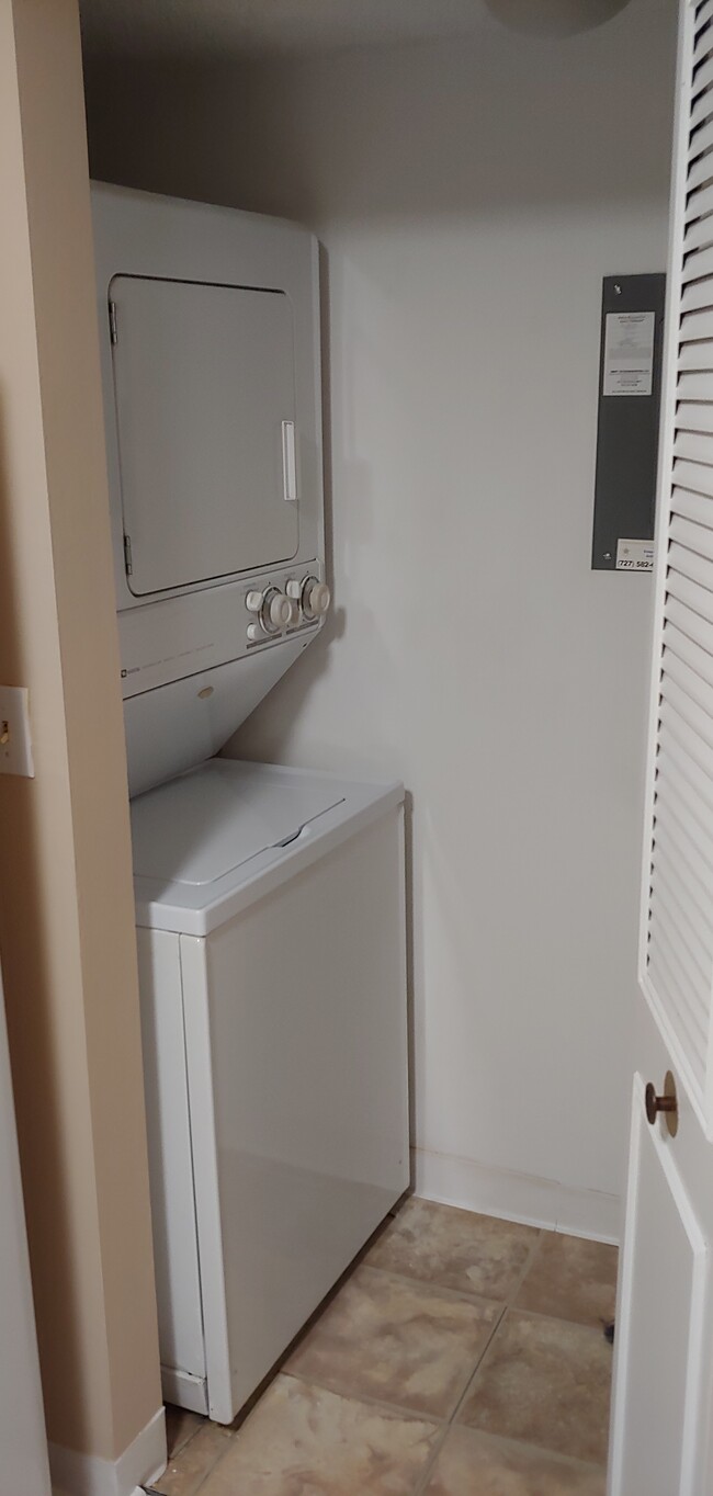 Washer/Dryer Combe - 1737 Pine Ridge Way W