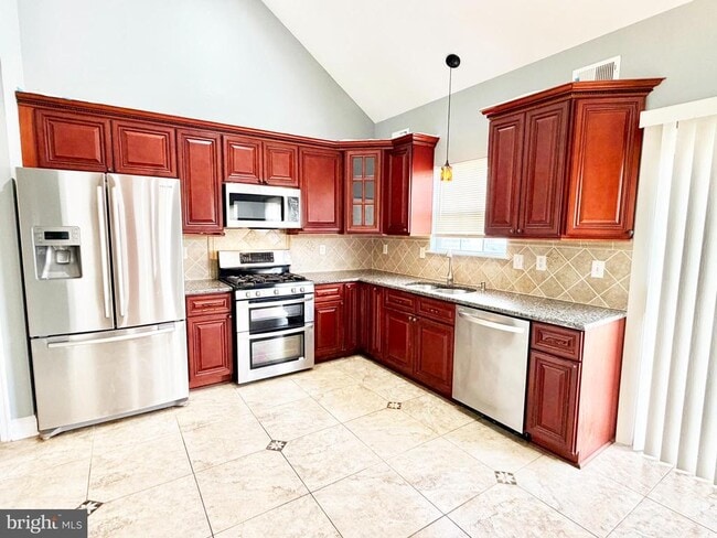 Building Photo - 37 Richards Rd