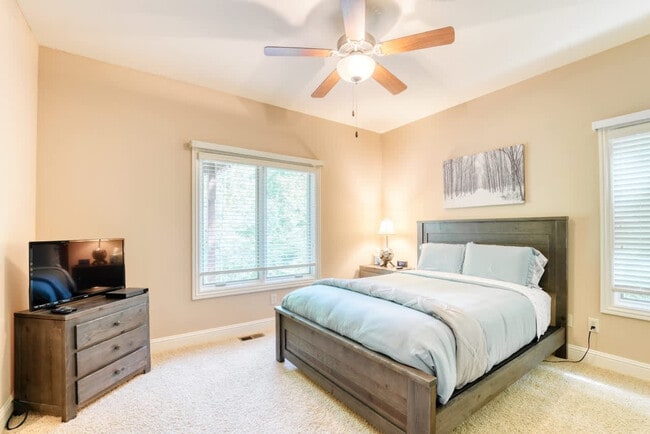 Building Photo - 16 Cheviot Ln