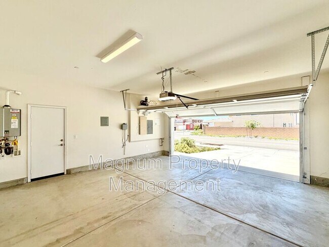Building Photo - 34390 Coconut Cir