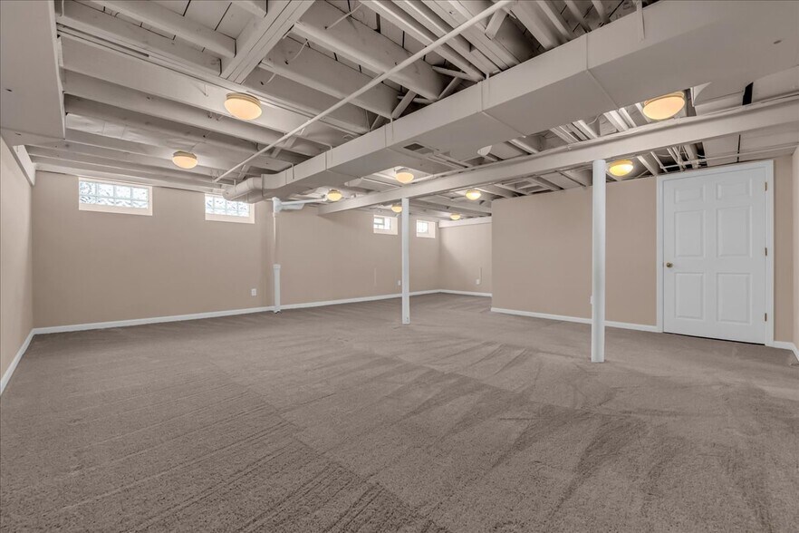 Building Photo - 2299 W Lincoln St