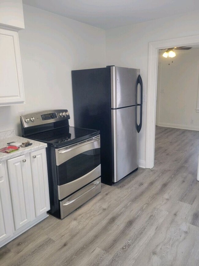 Building Photo - 1018 Berry Blvd