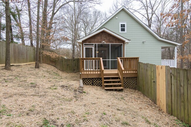 Building Photo - Central AVL - Beautiful 3/2 Cape Cod
